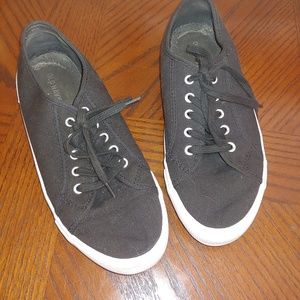 Old Navy black canvas sneakers size 8 EUC